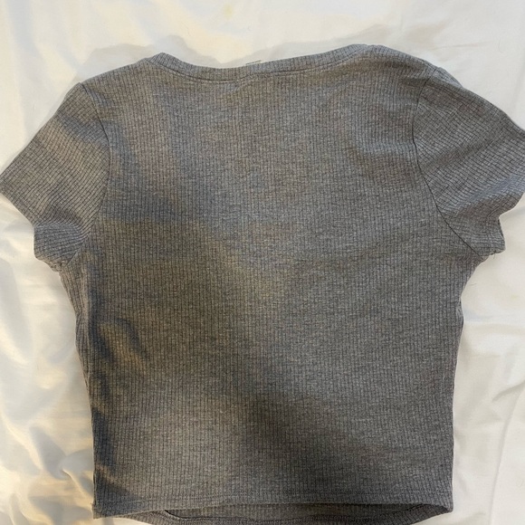 Gray V-Neck Ribbed Top - Picture 3 of 5